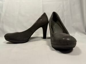 Old Navy Women's Gray Round Toe Platform Pumps Size 9 Textured Heels